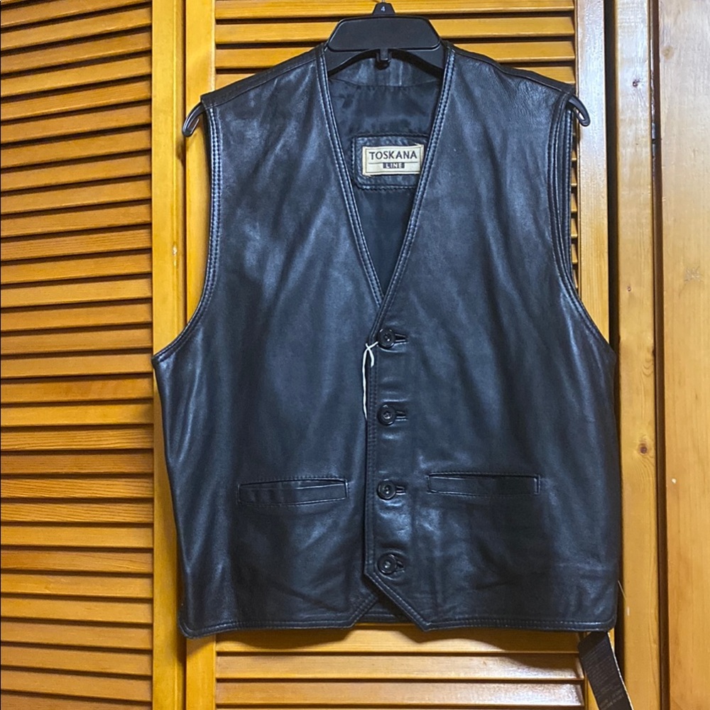 Toskana Men's Black Leather Vest 2 pockets and 4buttons front